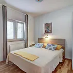 Dino I Toni Appartement Novi Vinodolski
